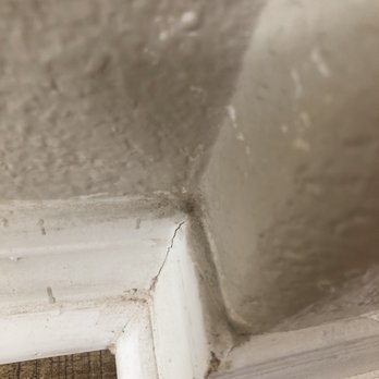 Master Clean - Cobwebs in the corners of the baseboards after the cleaning - Home Cleaning Near Me - Corona, California