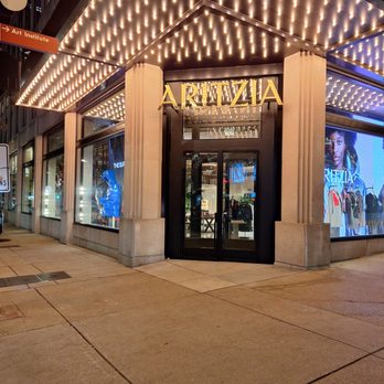 Aritzia - Women's Clothing Near Me - Chicago, Illinois
