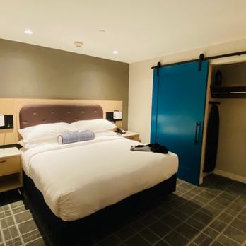 The Watermark Hotel - King size bed - Hotels Near Me - Tysons, Virginia The Watermark Hotel - King size bed - Hotels Near Me - Tysons, Virginia
