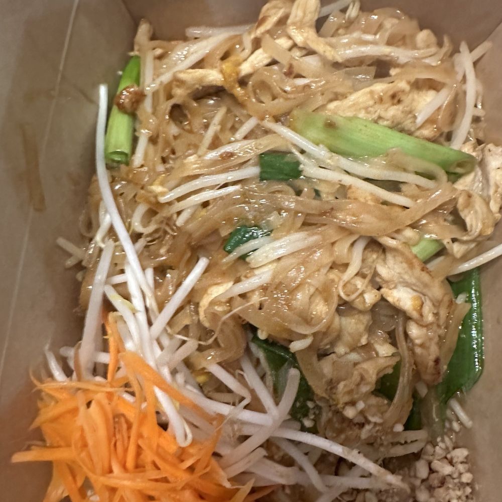 Thailan Be Happy - Pad Thai chicken. Fresh. The flavors weren't overpowering. - Thai Near Me - Westminster, California Thailan Be Happy - Pad Thai chicken. Fresh. The flavors weren't overpowering. - Thai Near Me - Westminster, California