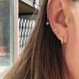 Tracea pierce with sweet little pink crystal stud Tracea pierce with sweet little pink crystal stud