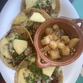 Taco y Tequila - Chicken and pineapple tacos with queso Side of potatoes - Tacos Near Me - Cancún, ROO Taco y Tequila - Chicken and pineapple tacos with queso Side of potatoes - Tacos Near Me - Cancún, ROO
