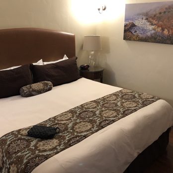 Sunset Inn - King size bed in room 107 - Hotels Near Me - Pacific Grove, California