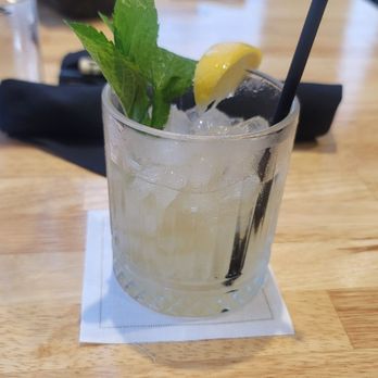 Warren - Naples - Mixed drink - Whiskey Bars Near Me - Naples, Florida Warren - Naples - Mixed drink - Whiskey Bars Near Me - Naples, Florida