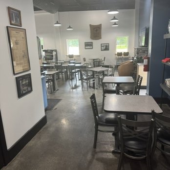 Carolina Peanut Factory and Deli - dining area - Specialty Food Near Me - Henderson, North Carolina