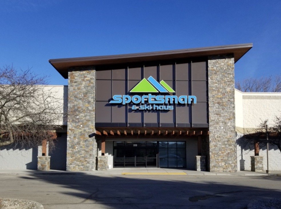 SPORTSMAN & SKI HAUS Updated August 2024 213 W Ironwood Dr, Coeur d