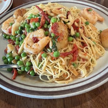 Piccolino - Angel hair pasta with shrimp, scallops, peas, sun-dried tomatoes, and garlic - Italian Near Me - Santa Fe, New Mexico