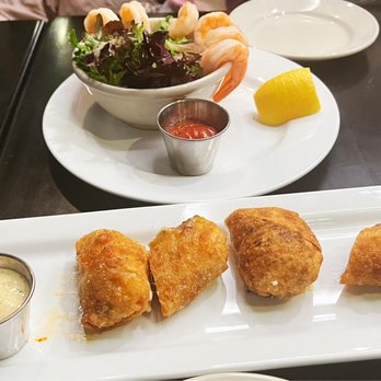 Mad Hatter - Egg rolls with beef - Breakfast & Brunch Near Me - Weymouth, Massachusetts Mad Hatter - Egg rolls with beef - Breakfast & Brunch Near Me - Weymouth, Massachusetts