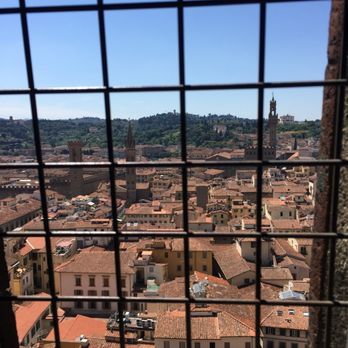 Piazza del Duomo - On the way up the stairs it is narrow and tight - Public Plazas Near Me - Florence, FI
