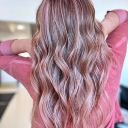 If you're ready to add a pop of pastel to your balayage, Claire can make it happen with a splash of color and creativity! @rats.nest.beauty