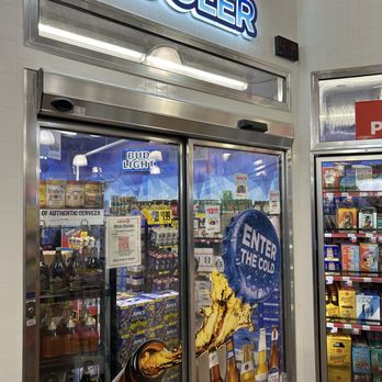 Valero - Walk-in cooler - Gas Stations Near Me - Manor, Texas