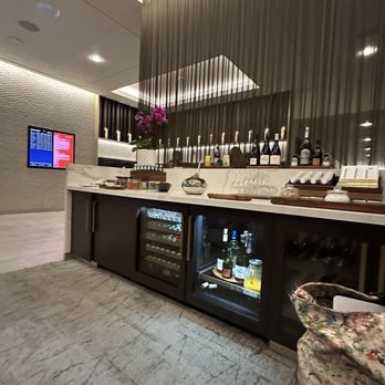 Delta One Lounge - Bar area - Airport Lounges Near Me - Los Angeles, California Delta One Lounge - Bar area - Airport Lounges Near Me - Los Angeles, California