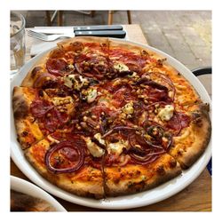 Pizzeria Milano - Pizza Milano