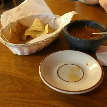 La Quebrada - Chips and Salsa. This stuff is potent, and by potent, I mean awesome. - Mexican Near Me - Aurora, Illinois