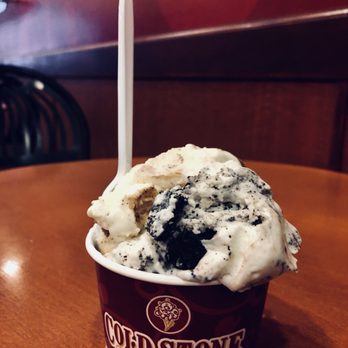 Cold Stone Creamery - Half cookies and cream with an Oreo cookie, half cake batter with a chocolate chip cookie. Side by side. - Ice Cream & Frozen Yogurt Near Me - Henderson, Nevada