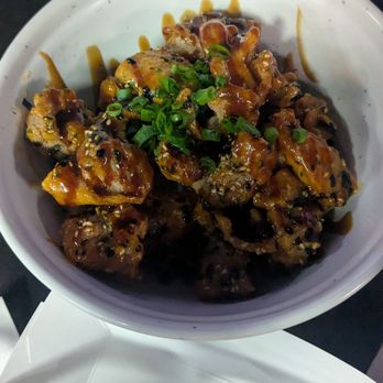 Breakroom - Garlic chicken - Sports Bars Near Me - Honolulu, Hawaii