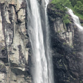 Dei syv søstre - The water is deafening up close - Hiking Near Me