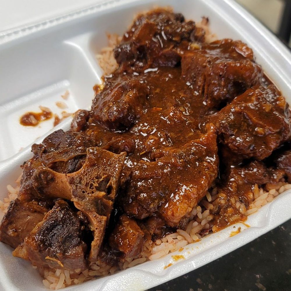 Oxtail on rice and beans