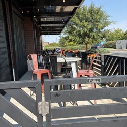 Joella’s Hot Chicken - Clarksville - Outside patio dining area