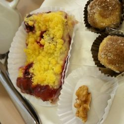 Panificadora São José - Dois amores, walnut confection and grape streusselkuchen
