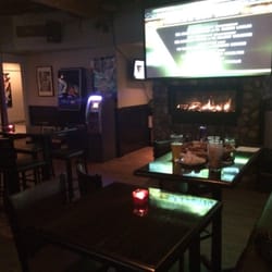 Thirsty Camel - Cozy wee fireplace and big screens to watch the fights.
