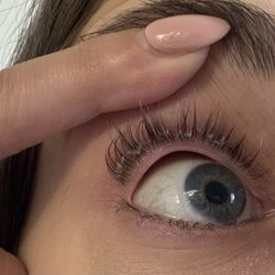 Lure Lash - The amount of glue in my lashes after the lift.