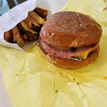 J's Casa Burger - Hawaiian burger with no tomato - Burgers Near Me - River Oaks, Texas