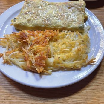 Log Cabin - Ladies omelet with hasbrowns - New Mexican Cuisine Near Me - Ruidoso, New Mexico