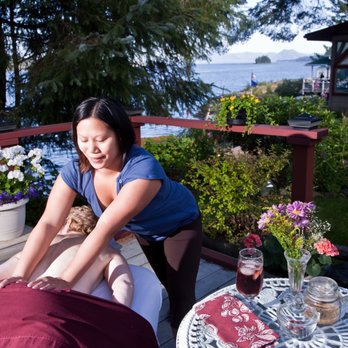Black Bear Inn - Pamper yourself at the Black Bear - Bed & Breakfast Near Me - Ketchikan, Alaska