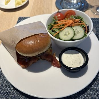 Foodcraft - Lodge Double Smashed Burger with side salad - Seafood Near Me - Gulf Shores, Alabama
