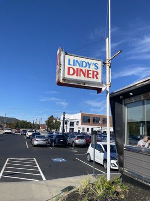 Lindy's Diner by null