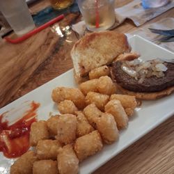 Horn Creek Pub - Bison burger with tots