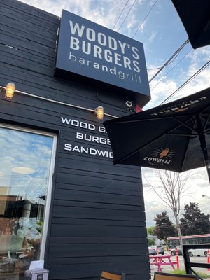 Woody's Burgers by null