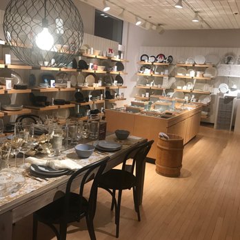 Crate & Barrel - Store - Furniture Stores Near Me - McLean, Virginia