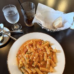 Joey's Classic Italian Dining - Rigatoni à la vodka