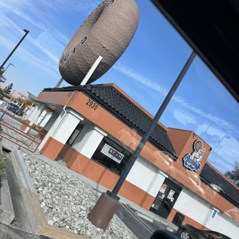 Randy's Donuts - Outside - Donuts Near Me - Costa Mesa, California Randy's Donuts - Outside - Donuts Near Me - Costa Mesa, California