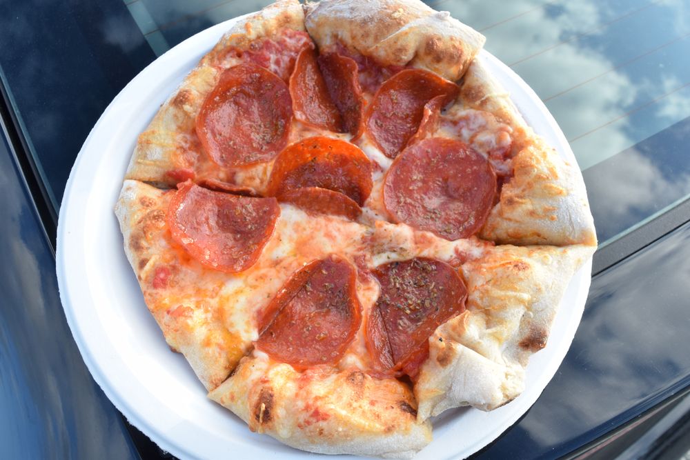 Gusto Wood Fire Pizza Logo