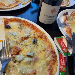 Chez Flo - Very good pizza would rate 9/10