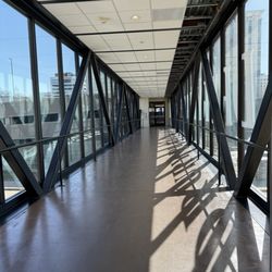 Drury Plaza Hotel Broadview Wichita - Walkway to garage