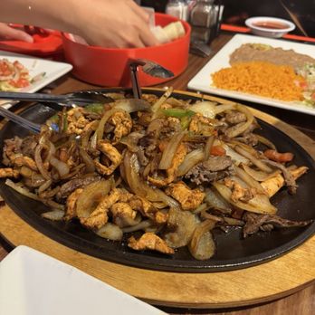 Mexico Lindo KC - Fajitas Platter - Mexican Near Me - Kansas City, Missouri