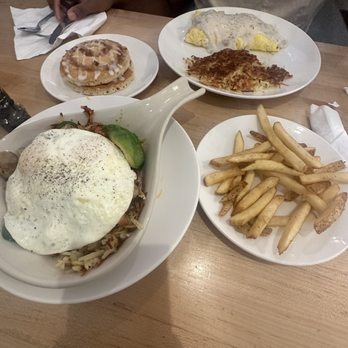 Eggsquisite Cafe - Rockwall - santa fe skillet cinnamon toast pancake fries Biscuit & Gravy omelet - Breakfast & Brunch Near Me - Rockwall, Texas