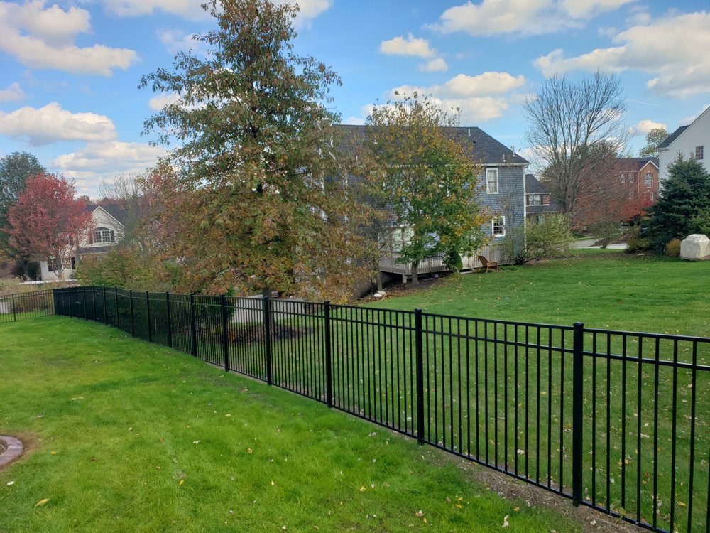 Slide of HR Fencing and Contracting