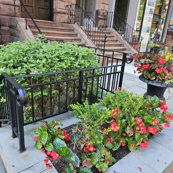 Newbury Street - Landmarks & Historical Buildings Near Me - Boston, Massachusetts