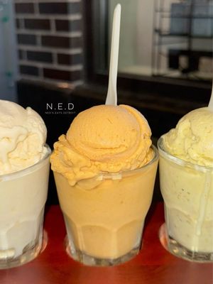 Momento Gelato and Coffee by null