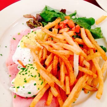 CAFÉ LULUc - Eggs Benedict with Ham no English Muffin - French Near Me - Brooklyn, New York