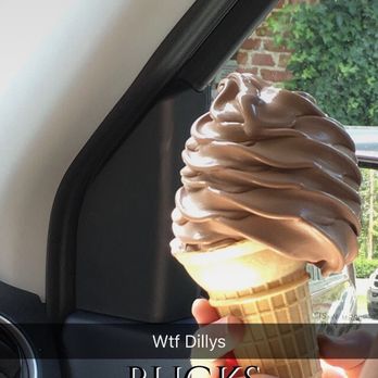 Dilly's at Centre Bridge - upset to get a falling over cone and a refusal for another! - Ice Cream & Frozen Yogurt Near Me - New Hope, Pennsylvania