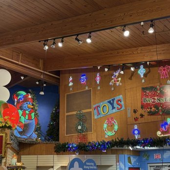 Bronner’s CHRISTmas Wonderland - Home Decor Near Me - Frankenmuth, Michigan Bronner’s CHRISTmas Wonderland - Home Decor Near Me - Frankenmuth, Michigan
