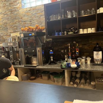 Bella's Cafe - Coffee machines and fresh squeezed oj machine - Breakfast & Brunch Near Me - New Haven, Connecticut