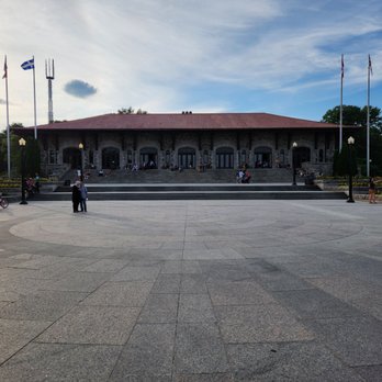 Chalet du Mont-Royal - Landmarks & Historical Buildings Near Me - Montreal, Quebec