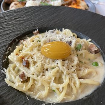 Crossroads Kitchen - Spaghetti Carbonara - Vegan Near Me - Los Angeles, California Crossroads Kitchen - Spaghetti Carbonara - Vegan Near Me - Los Angeles, California